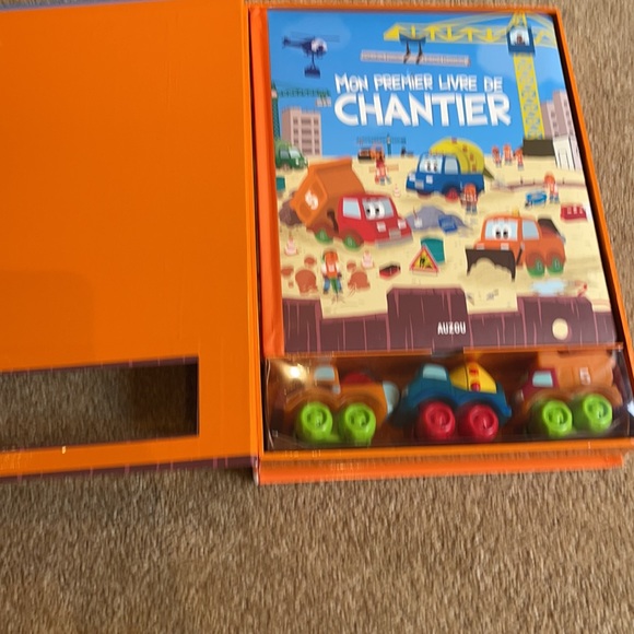 French book with toys - Picture 2 of 7